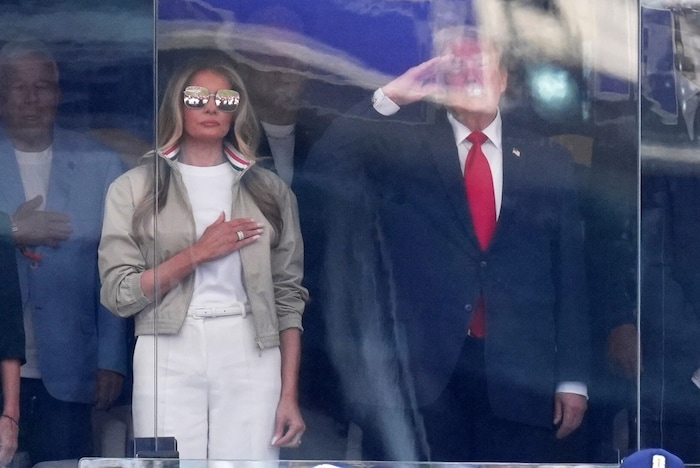Die First Lady präsentierte ihre 2.200 Dollar-Jacke beim WM-Finale.
