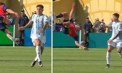 Wegen diesem Foul musste Enzo Fernandez den Platz verlassen.