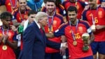 Donald Trump überreichte Rodri den WM-Pokal – und wollte danach (einmal mehr) nicht ...