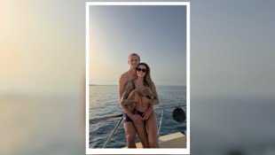 Alexander Zverev und Sophia Thomalla genießen mit Dackel „Buba“ eine Bootstour auf Ibiza.