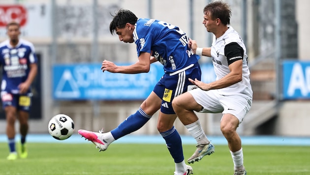 Voitsbergs Kicker (in Weiß) kennen ihren neuen Trainer