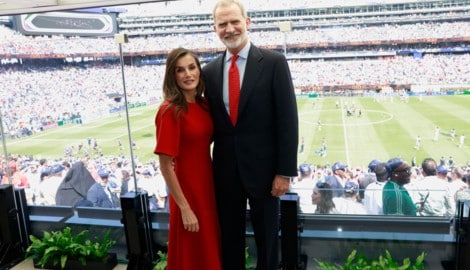Letizia präsentierte sich beim WM-Finale in New York in einem wunderschönen roten Kleid.