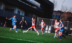 Tina Krassnig (M.) schließt sich leihweise Austria Klagenfurt an.
