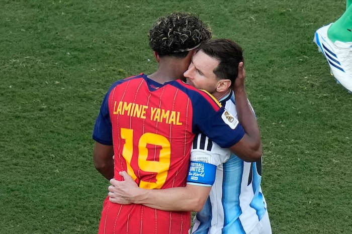 Lamine Yamal and Lionel Messi