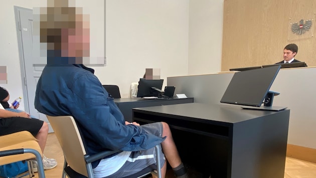 Der Angeklagte wurde betrunken vorgeführt, sprach kaum verständlich und sorgte mit seiner ...