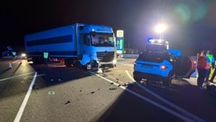 An beiden Fahrzeugen entstand massiver Sachschaden.
