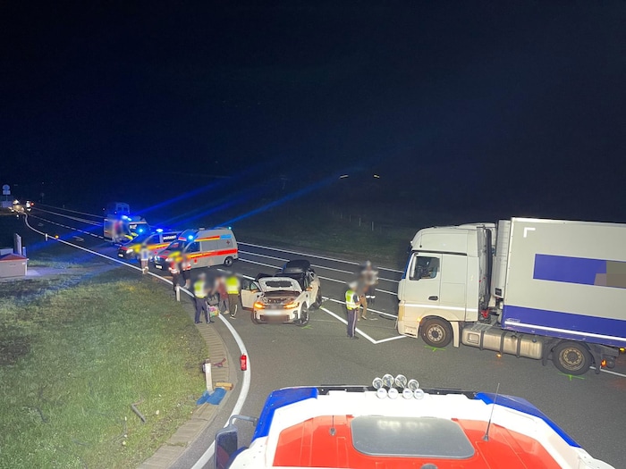 Neben Rettung, Notarzt und Polizei war auch die Feuerwehr im Einsatz.