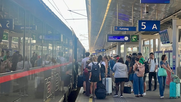 Die ÖBB entschuldigen sich für das Zugchaos am vergangenen Wochenende. Doch Fahrgäste, die ...