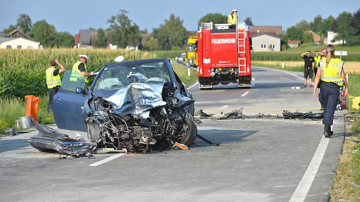 Die Ungarin hatte in ihrem Nissan keine Chance. Er wurde bei dem Unfall völlig zerstört.