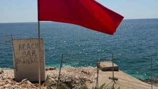 Nach einem Rohrbruch bleibt das Badeverbot an den Stränden Bumbište und Centinera in Medulin ...