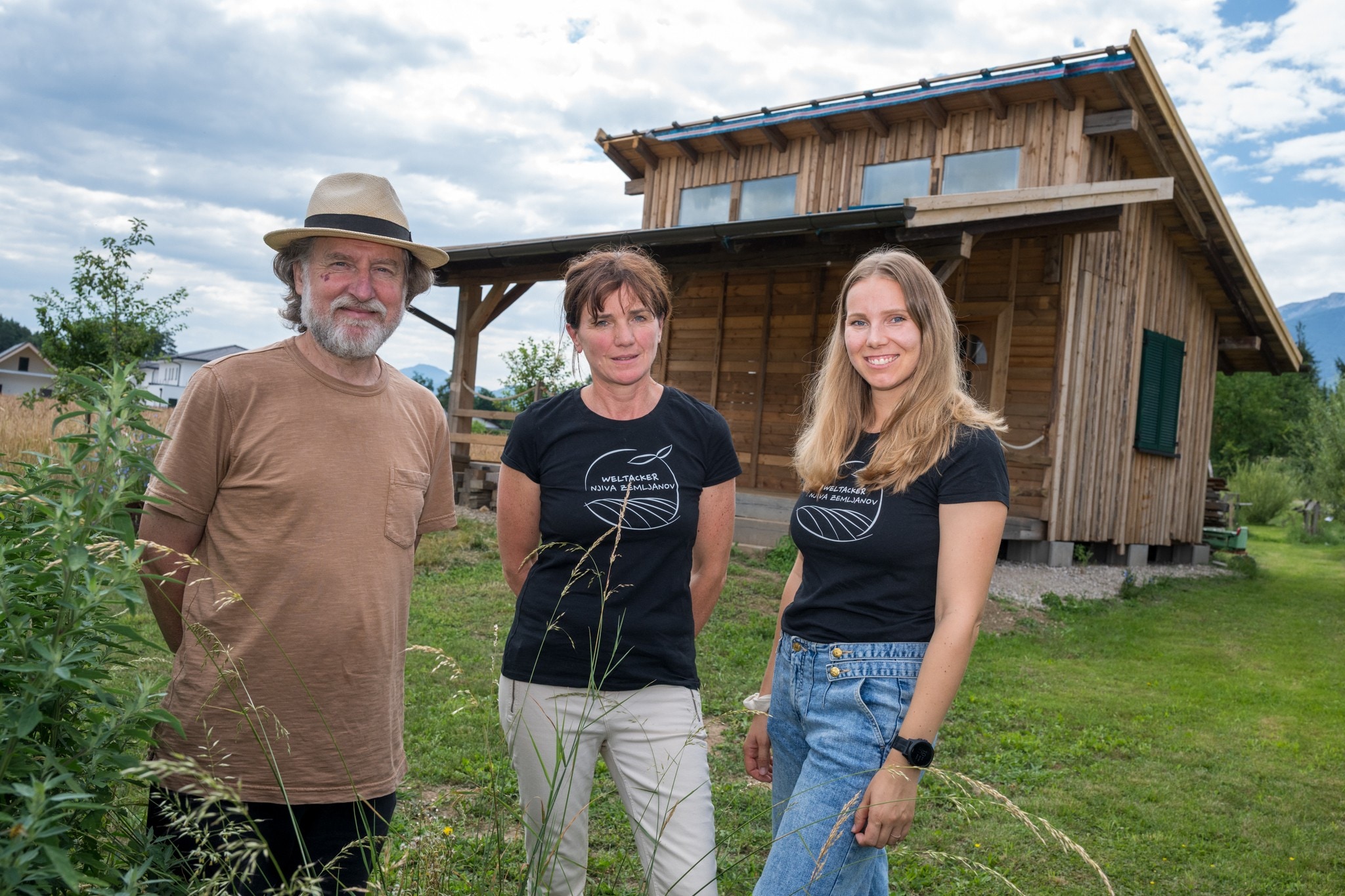 „Weltacker“-Team: Biologe Štefan Merkač, Vorständin Ulrike Wagner und Obfrau und Architektin ...