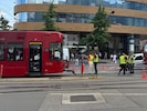 Die entgleiste Garnitur nahe des Pema-Turms in Innsbruck.