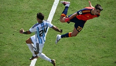 Pau Cubarsi spielte mit seinen 19 Jahren eine überragende WM für Spanien. Der Argentinier Enzo ...