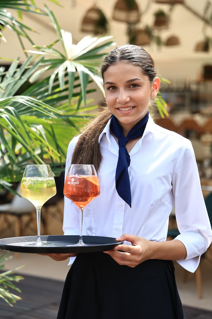 Luisa ist eine der Mitarbeiterinnen im VIP-Bereich