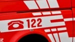 122 – die Feuerwehr hilft in allerlei Notsituationen; derzeit bekämpfen elf Wehren den Brand ...
