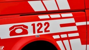 Feuerwehrmänner müssen einander bei ihren gefährlichen Einsätzen blind vertrauen können, heißt ...