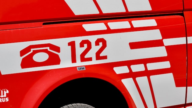 Feuerwehrmänner müssen einander bei ihren gefährlichen Einsätzen blind vertrauen können, heißt ...