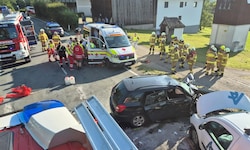 Insgesamt drei Personen wurden bei dem Unfall in Mattsee verletzt.
