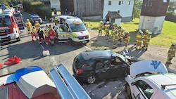 Insgesamt drei Personen wurden bei dem Unfall in Mattsee verletzt.