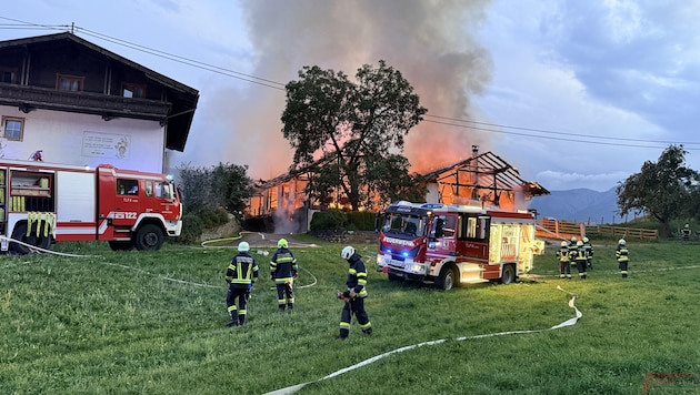 Das Stallgebäude ging in Flammen auf
