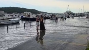 Die Hafenpromenade in Mali Losinj stand binnen Sekunden unter Wasser.