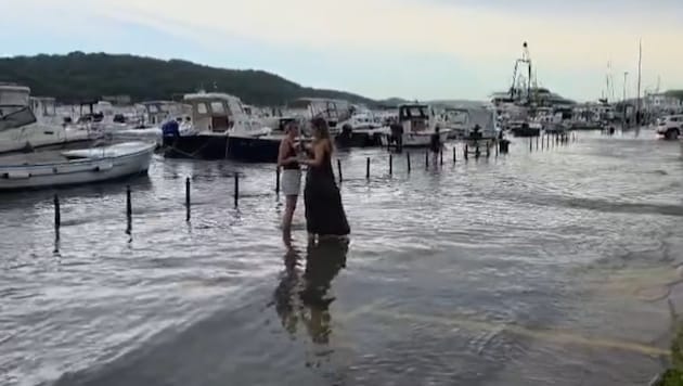 The harbor promenade in Mali Losinj was submerged within seconds.