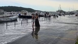 Die Hafenpromenade in Mali Losinj stand binnen Sekunden unter Wasser.