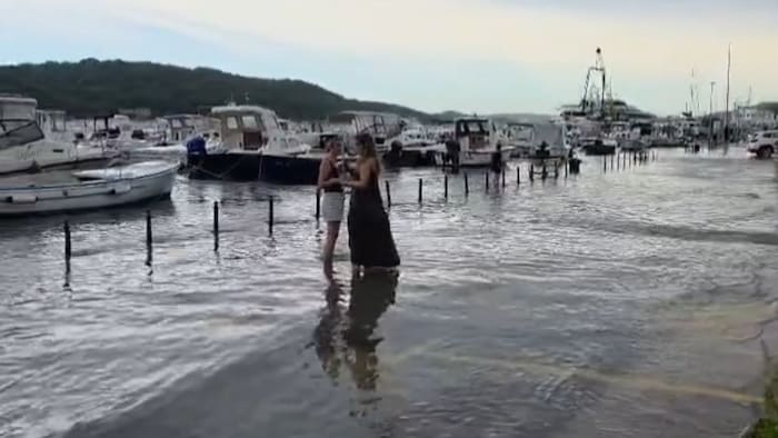 Die Hafenpromenade in Mali Losinj stand binnen Sekunden unter Wasser.