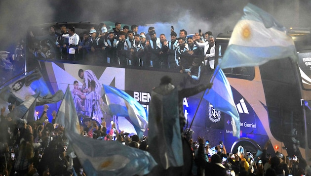 Die Argentinien-Kicker wurden in ihrer Heimat empfangen – Superstar Lionel Messi fehlte ...
