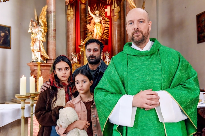 Der Pfarrer gibt einer syrischen Familie Unterschlupf in seiner Kirche – und wehrt sich gegen ...