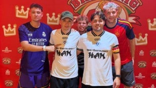 zVg Spieler und Vorstand von Salzburg City im Bierkönig am Ballermann.