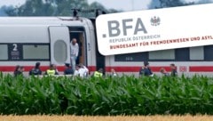 Tatortermittler und Polizei bei der Spurensuche nach dem Axt-Attentat im ICE auf Weg nach Wien. ...