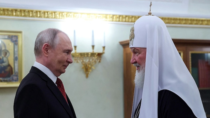 Russlands Präsident Wladimir Putin gratuliert Kyrill I., dem Oberhaupt der russisch-orthodoxen ...