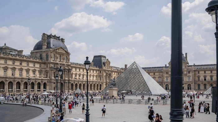 380.000 Objekte beherbergt die weltberühmte Kunstsammlung in Paris – etwa 35.000 davon sind ...