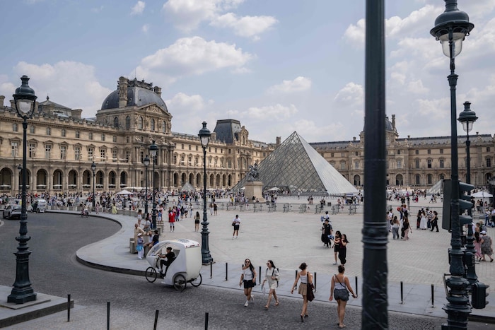 380.000 Objekte beherbergt die weltberühmte Kunstsammlung in Paris – etwa 35.000 davon sind ...