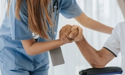 Menschen, die in Gesundheitsberufen arbeiten, sind am häufigsten krank. Wenig verwunderlich, ...