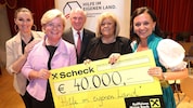 Unermüdlich sammelte Sissi Pröll (2. v. li.) in den vergangenen 15 Jahren Spenden für „Hilfe im ...