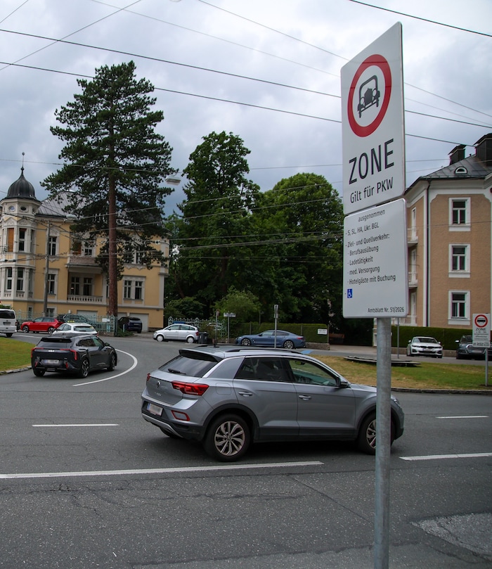 An vier Punkten, wie hier am Rehrl-Platz ist die Einfahrt untersagt.