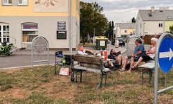 Die Biker verbringen ihre Freizeit nun mitten am Cizekplatz in Wien-Donaustadt.