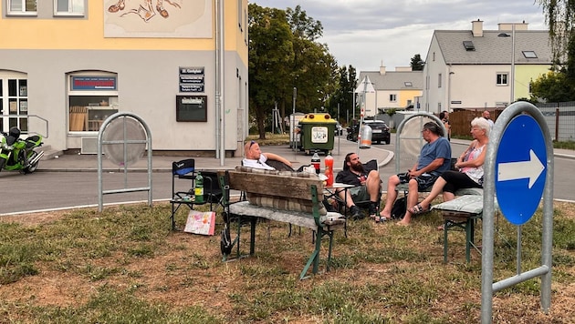 The bikers are now spending their free time right in the middle of Cizekplatz in ...