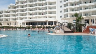 In Südspanien sind bei ungefähr 60 Hotelgästen Vergiftungserscheinungen aufgetreten, nachdem sie ...