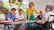 Oliver Oberleitner, Lukas Ribisch und Landesrätin Christiane Teschl-Hofmeister mit den beiden ...