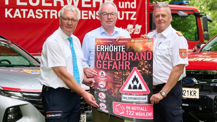 Christoph Kainz, Präsident des Zivilschutzverbandes Niederösterreich, Stephan Pernkopf und ...