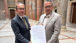 Nationalratsabgeordneter Klaus Mair (re.) von der ÖVP mit dem 2. Nationalrats-Präsidenten Peter ...