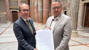 Nationalratsabgeordneter Klaus Mair (re.) von der ÖVP mit dem 2. Nationalrats-Präsidenten Peter ...
