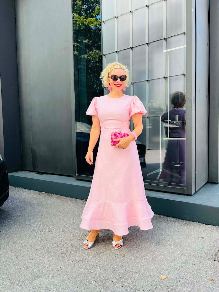 Boutiquebesitzerin Martina Hämmerle trägt Rosa zur Eröffnung ...