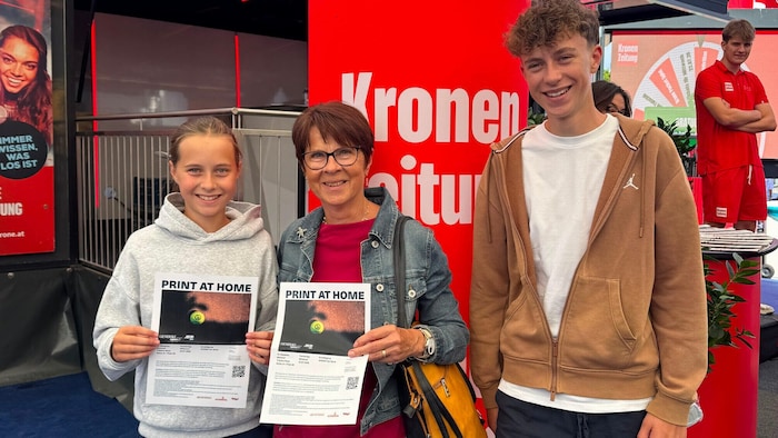 „Wir sind überglücklich, gewonnen zu haben“, sagten Flora (links), Helga und Bastian ...
