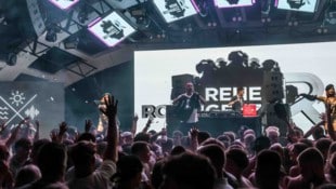 Der beliebte DJ bei seinem vielumjubelten Auftritt im Club Papaya.