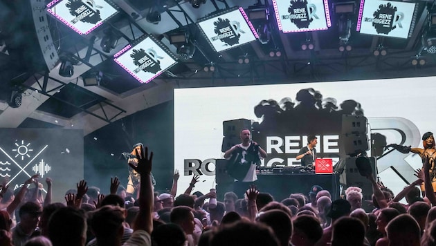 Der beliebte DJ bei seinem vielumjubelten Auftritt im Club Papaya.