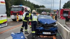 Eine Person musste mit hydraulischem Rettungsgerät befreit werden.